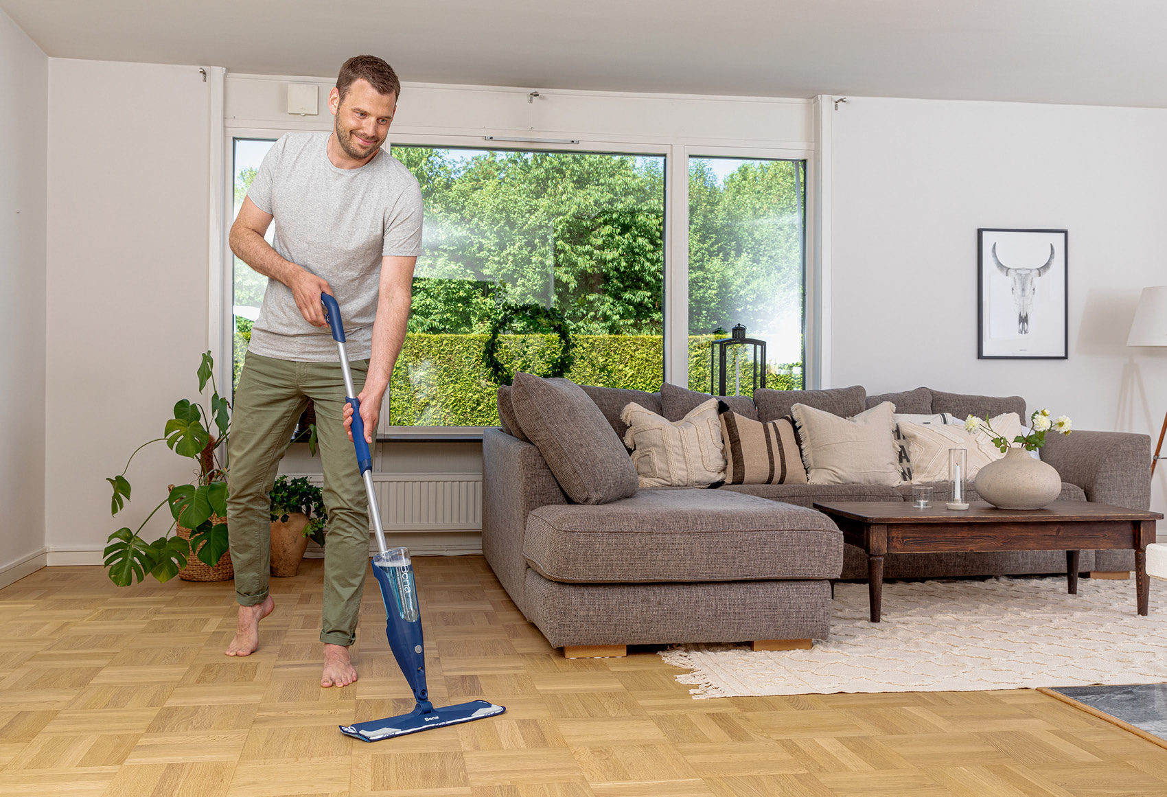 Bona demonstration of a spray mop used to clean a timber floor